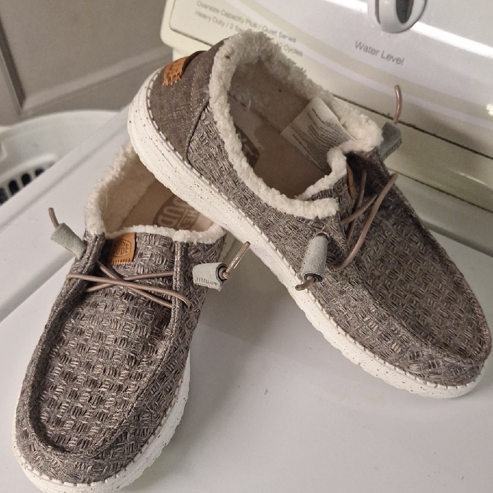 Hey Dude Womens Sz 8